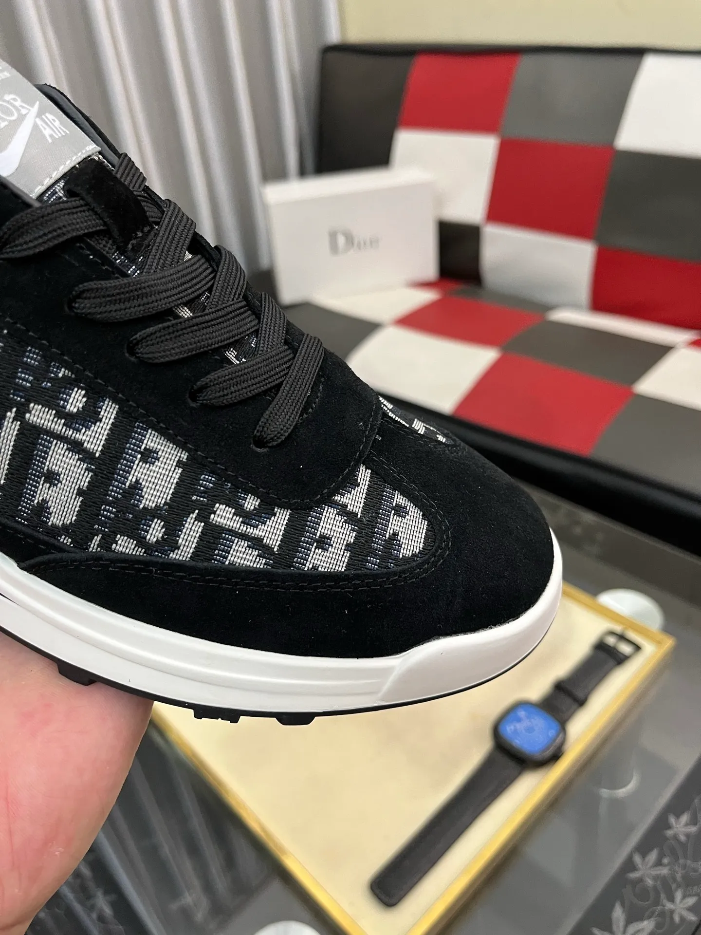 Men's shoes💰420⌚️⌚️[Dior] Dior's new men's genuine leather casual shoes, the highest version on the market, any comparison is welcome🆚! The original leather has excellent texture and is super high-end! Fetal sheep net lining imported from Italy, removable pad! Luxurious materials and fine workmanship, highly recommended! Code number: 38-443️⃣Colors available